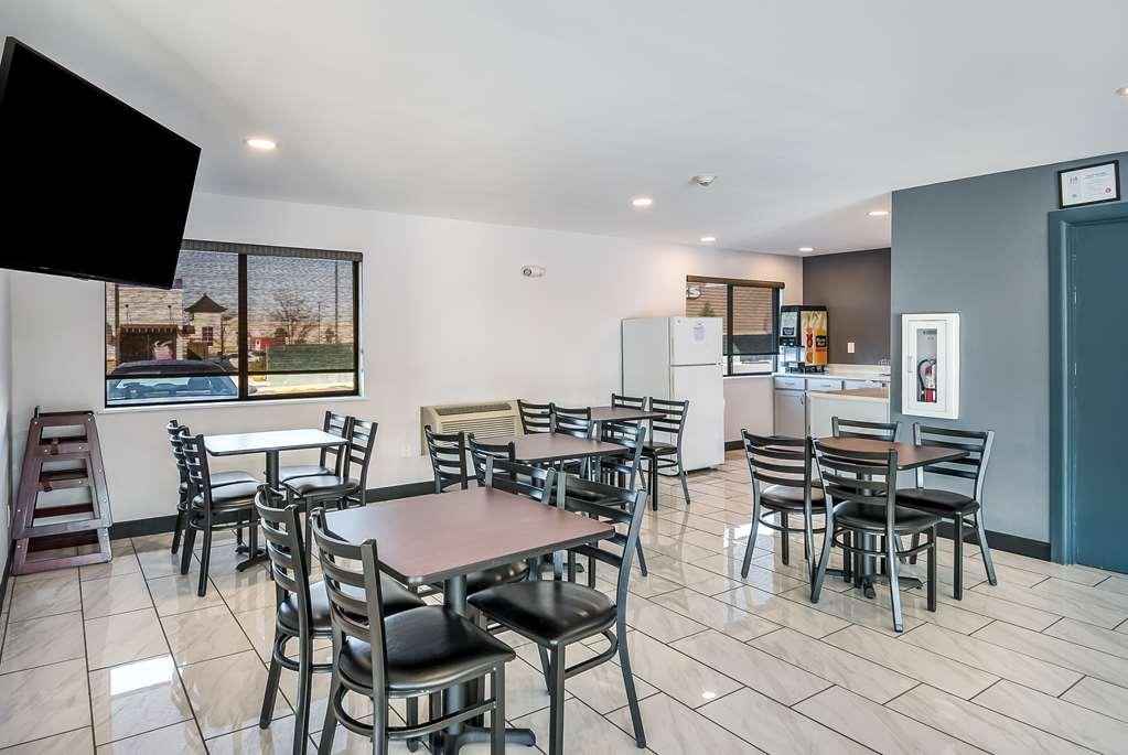 Americas Best Value Inn East Peoria מסעדה תמונה