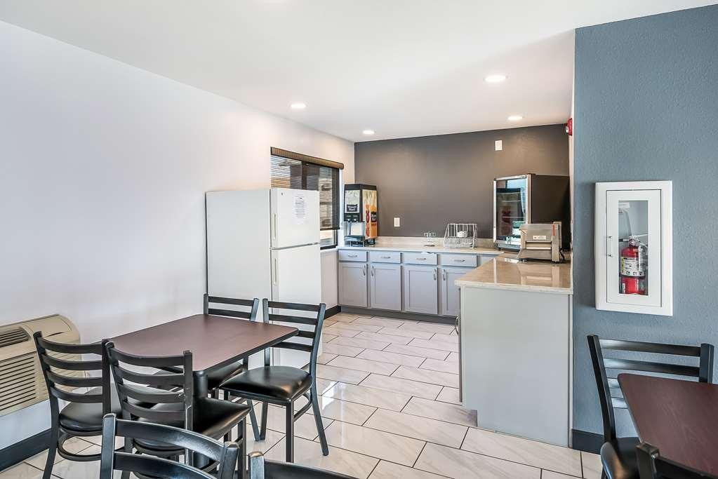 Americas Best Value Inn East Peoria מסעדה תמונה