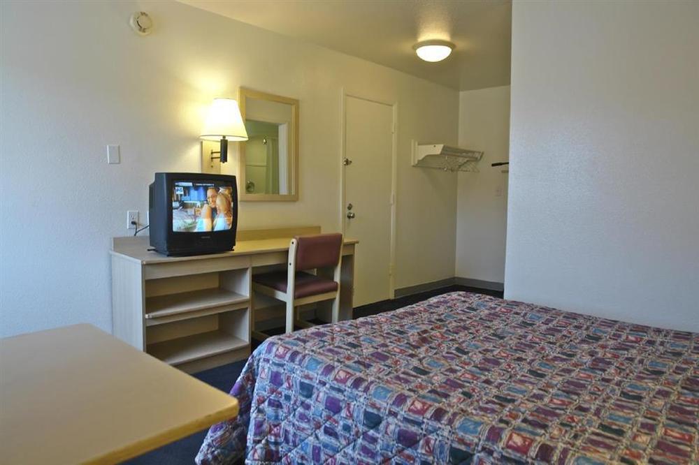 Americas Best Value Inn East Peoria חדר תמונה