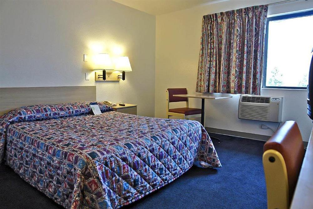 Americas Best Value Inn East Peoria חדר תמונה