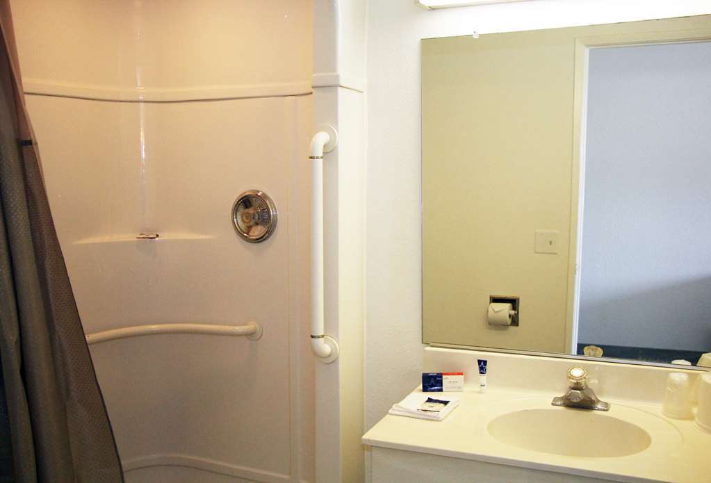 Americas Best Value Inn East Peoria חדר תמונה