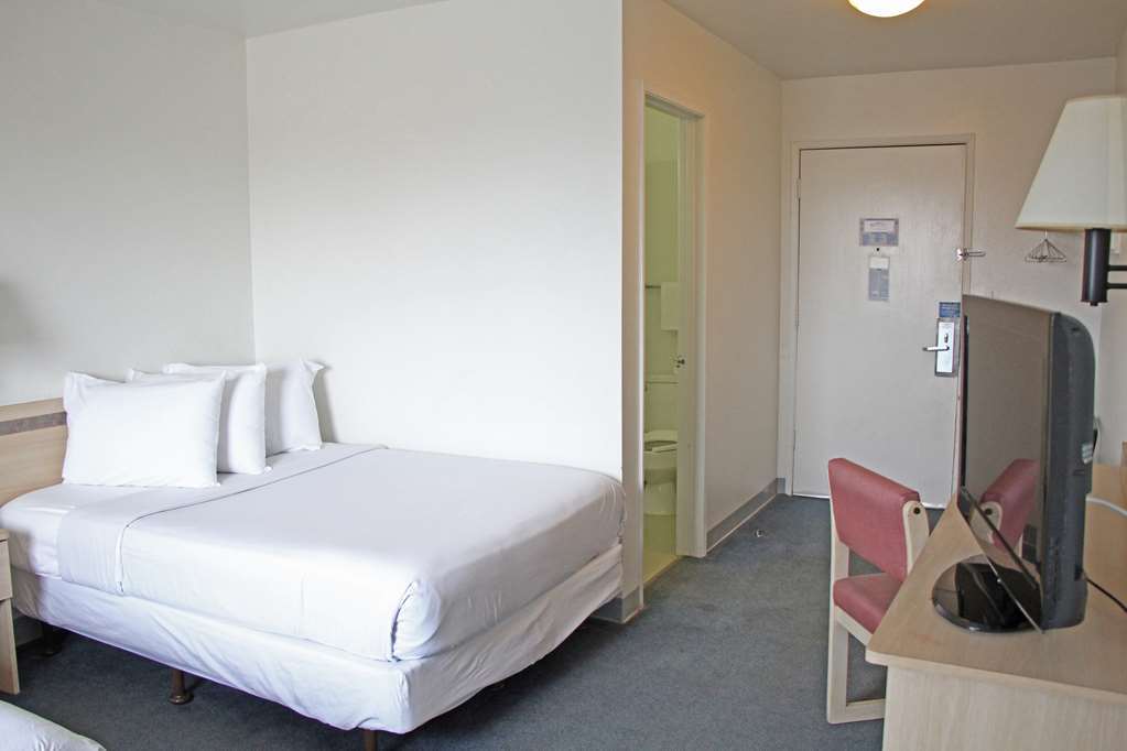 Americas Best Value Inn East Peoria חדר תמונה
